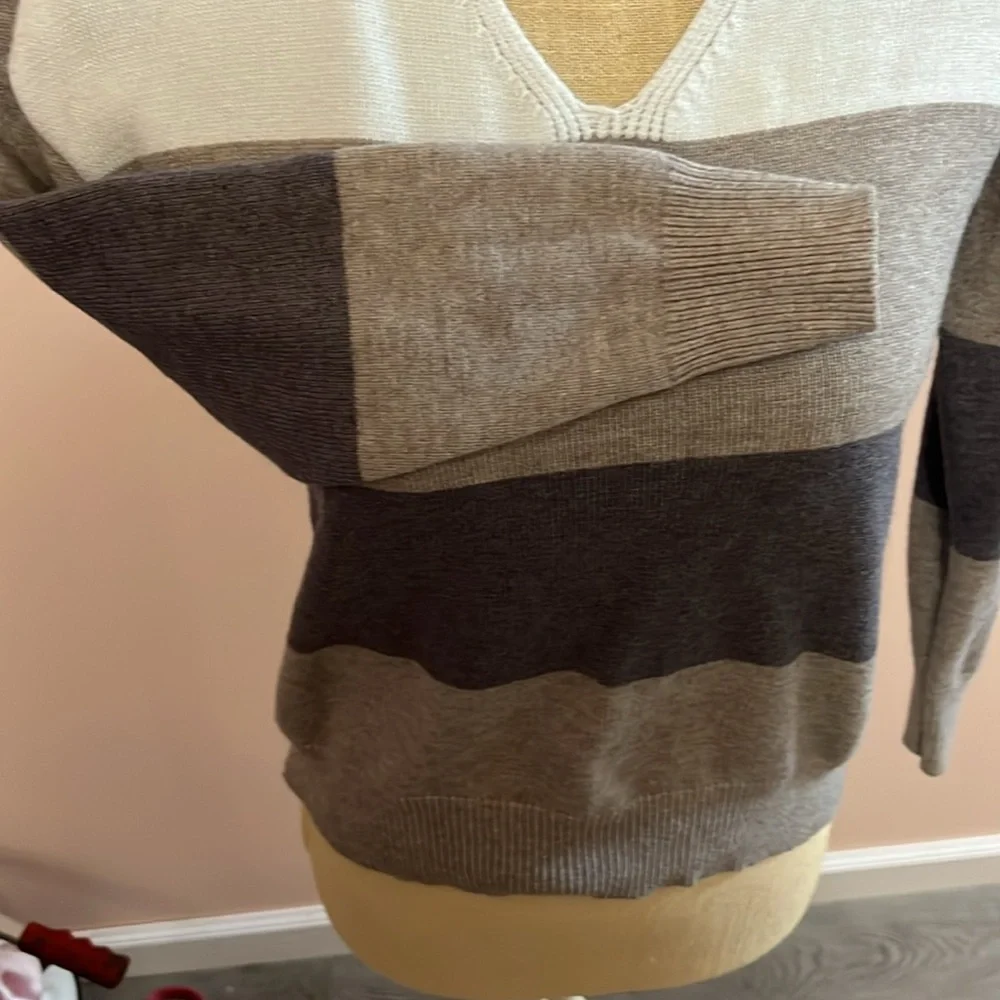 SHEIN women’s sweater size M soft and buttery